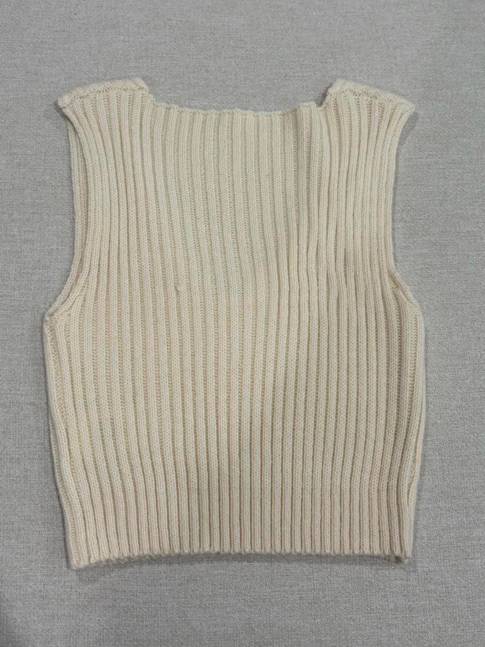3 pack SHEIN Ribbed V-Neck Tank Sweaters - Picture 3 of 7